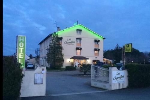 Hotel Logis Les Charmilles Chalon-Sur-Saone Sud Lux Esterno foto